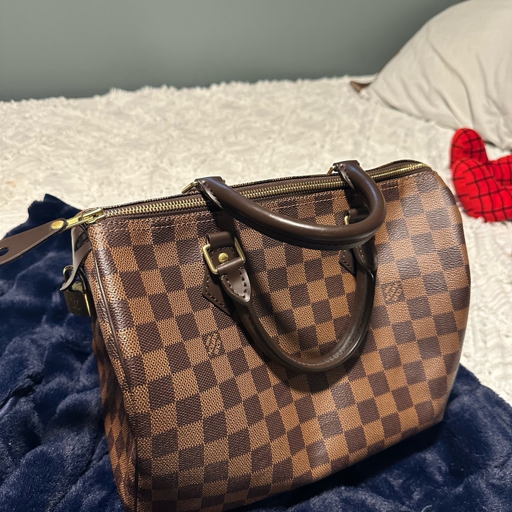 Louis Vuitton handbag speedy 35 like new I just use twice